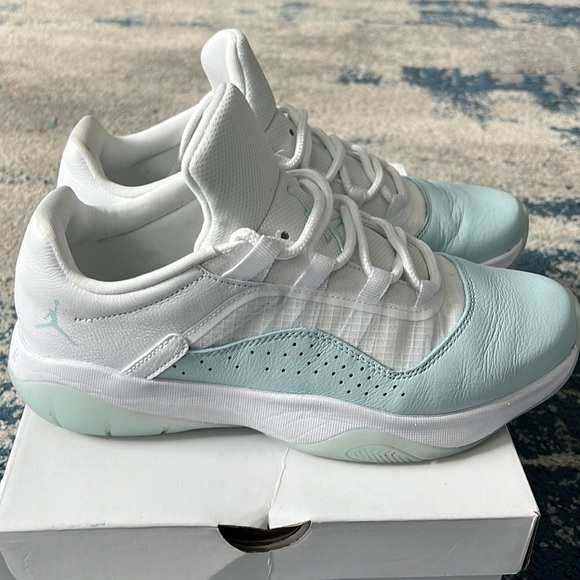 Women’s Air Jordan 11 CMFT LOW - Picture 4 of 8